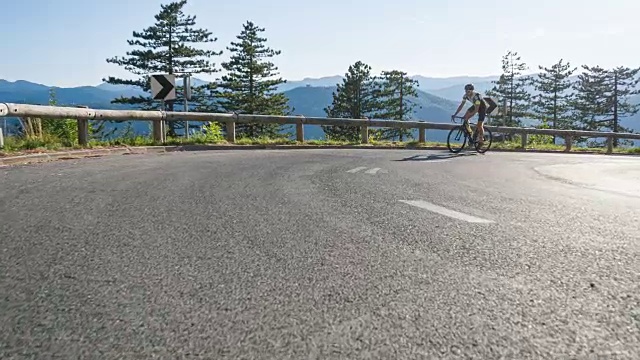第二届海口火山自行车文化节女子公路组雨中开赛