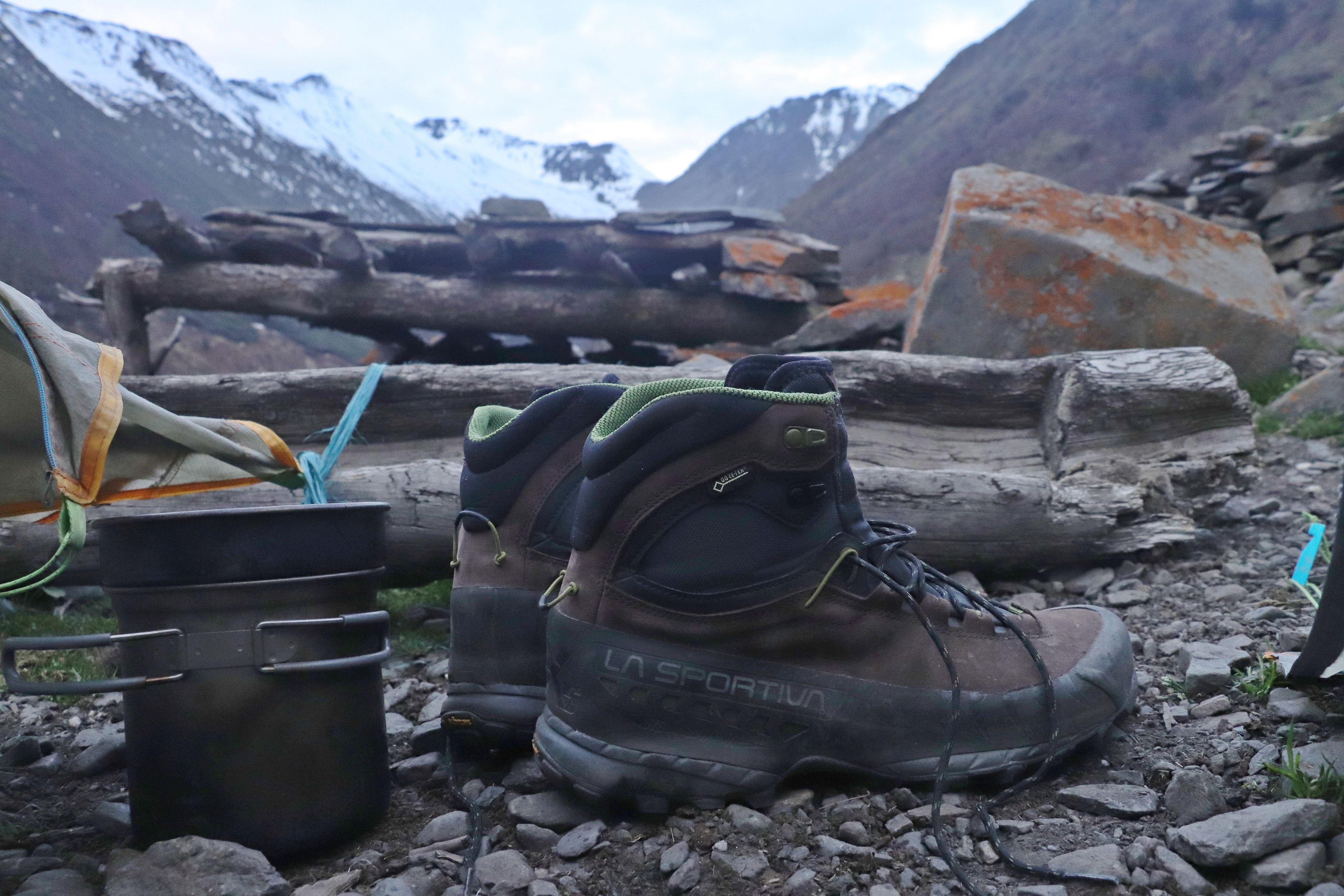 户外登山羽绒服品牌推荐：2026年装备选购思路与参数深度解析